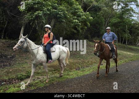 November 2016 - Belize - Ausritt um die Maya-Ruinen der archäologischen Stätte Xunantunich in der Nähe von San Ignacio, Belize (Foto: © Sergi Reboredo/ZUMA Wire) Stockfoto
