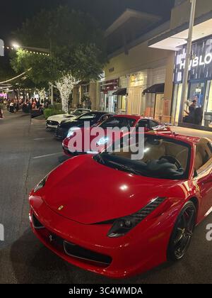 Ferrari 488 Pista neben Porsche 911 Carrera, Audi R8 4S und Mercedes AMG GT S. Stockfoto