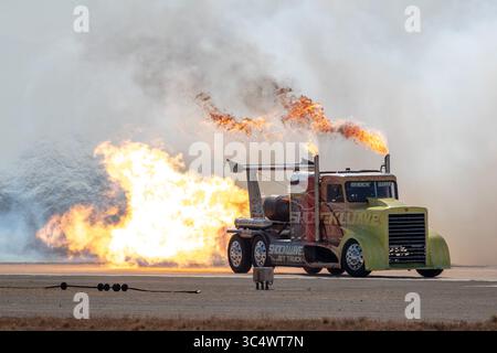 29. September 2018 - Miramar, Kalifornien, USA - der Shockwave Jet Truck führt während der Miramar Air Show Hochgeschwindigkeitsfahrten auf der Marine Corps Air Station Miramar durch. (Foto: © Greg Papazian Via ZUMA Wire) Stockfoto