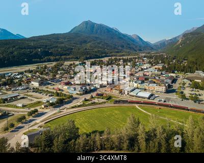 Luftaufnahme der Innenstadt von Skagway, Alaska, USA. Juli 2025. Stockfoto