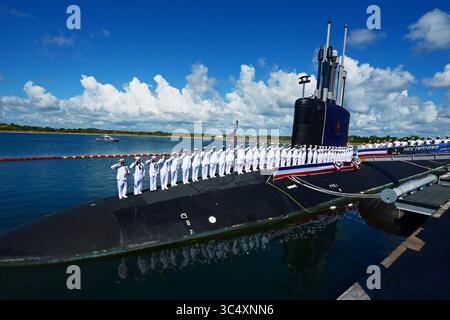 29. September 2018: Port Canaveral, Florida, Vereinigte Staaten – die Besatzung der USS Indiana (SSN 789) grüßt, nachdem sie das Schiff während der Zeremonie zum Leben erweckt hat. Indiana ist das 16. Virginia-Klasse-U-Boot der US Navy und das dritte Schiff, das nach dem Bundesstaat Indiana benannt ist. (Kreditbild: © U.S. Navy Via ZUMA Wire/ZUMAPRESS.com) Stockfoto