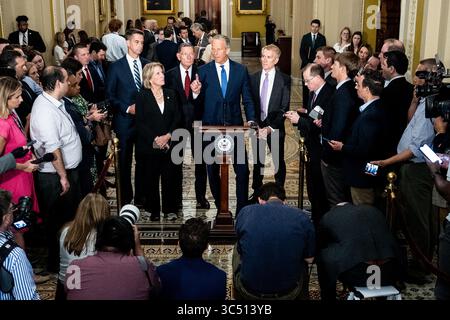 Washington, Usa. Juli 2025. John Thune (R-SD), der auf einer Pressekonferenz im US-Capitol in Washington, DC (Foto: Michael Brochstein/SIPA USA), spricht auf einer Pressekonferenz im US-Kapitol in Washington, DC (Foto: SIPA USA/Alamy Live News) Stockfoto