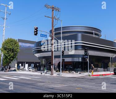 Los Angeles, CA, USA – 29. Juli 2025: Außenansicht des Tesla Diner am Santa Monica Boulevard in Los Angeles, CA. Stockfoto
