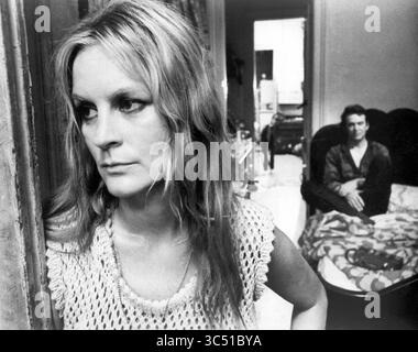 DOROTHY TRISTAN, on-set of the Film, ''Klute'', 1971. This acclaimed thriller stars (Fonda) as Bree Daniel, a New York City call girl who becomes involved in the investigation of a business executive who’s disappeared. Detective John Klute (Sutherland) is hired to follow her, and they eventually romantic. But it appears that Klute hasn't been the only person on her trail. When it becomes clear Bree is being targeted, it's up to her and Klute to figure out who's after her before it's too late. Director: Alan J. Pakula. (Credit Image: © JT Vintage via ZUMA Press Wire) Stockfoto