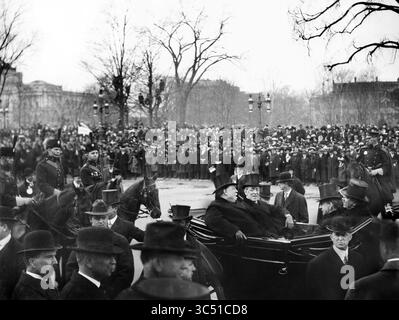 June 30, 2019, USA: Woodrow Wilson and William Howard Taft arriving at U.S. Capitol in Open Carriage for Wilson's first Inauguration, Washington, D.C., USA, March 4, 1913 (Credit Image: © JT Vintage/Glasshouse via ZUMA Wire) Stockfoto