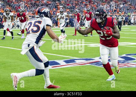 Dezember 2019, Houston, Texas, USA: 08. Dezember 2019: Duke Johnson (25) spielt den Ball im NRG Stadium in Houston, Texas. Maria Lysaker / ZUMA Press. (Bild: © Maria Lysaker/ZUMA Wire) Stockfoto