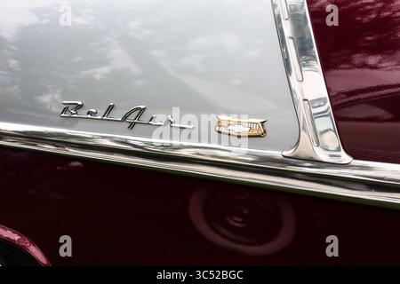 29. April 2017, Moab, Utah, Vereinigte Staaten: Detail des Chevrolet Bel Air Emblems auf einer restaurierten Chevy Bel Air 2-türigen Limousine 1955 auf der Moab April Action Car Show in Moab, Utah. (Kreditbild: © Jon G. Fuller / Vwpics/VW Pics via ZUMA Wire) Stockfoto