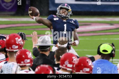 21. Dezember 2019, Orlando, FL, USA: Georgia Southern Quarterback Shai Werts (1) wirft am Samstag, 21. Dezember 2019, im Exploria Stadium in Orlando, Florida gegen Liberty. Liberty gewann mit 23:16. (Kreditbild: © TNS via ZUMA Wire) Stockfoto