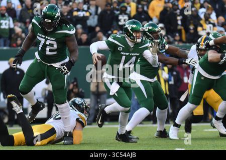 22. DEZEMBER 2019: Sam Darnold (14) von den New York Jets kämpft während eines Spiels gegen die Pittsburgh Steelers im MetLife Stadium am 22. Dezember 2019 in East Rutherford, New Jersey. Gregory Vasil/Cal Sport Media (Kreditbild: &Copy; Gregory Vasil/CSM via ZUMA Wire) Stockfoto