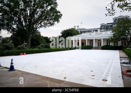 Washington, Usa. Juli 2025. Der aktualisierte Rose Garden ist am Dienstag, den 29. Juli 2025, vor dem Oval Office des Weißen Hauses in Washington, DC, zu sehen. Foto: Bonnie Cash/UPI Credit: UPI/Alamy Live News Stockfoto