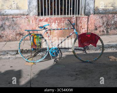 14. Dezember 2019, Trinidad, Sancti Spiritus, Kuba: Fahrrad in trinidad, Kuba, mit Che-Foto in Trinidad (Foto: © Milo Hess/ZUMA Wire) Stockfoto