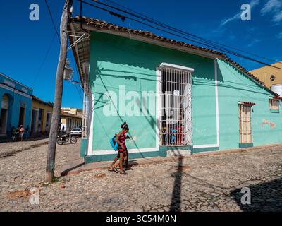 Dezember 2019, Trinidad, Sancti Spiritus, Kuba: Spaziergang durch die kopfsteingepflasterten Kolonialstraßen von Trinidad Kuba (Bild: © Milo Hess/ZUMA Wire) Stockfoto