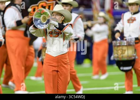 27. Dezember 2019, Houston, Texas, USA: Auftritt der Cowboy Marching Band der Oklahoma State University im Texas Bowl zwischen den Texas A&M Aggies und den Oklahoma State Cowboys im NRG Stadium, Houston, Texas (Kreditbild: © Lynn Pennington/ZUMA Wire) Stockfoto