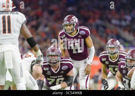 Dezember 2019, Houston, Texas, USA: Texas A&M Aggies Quarterback KELLEN MOND (11) bereit für den Texas Bowl zwischen den Texas A&M Aggies und den Oklahoma State Cowboys im NRG Stadium, Houston, Texas (Kreditbild: © Lynn Pennington/ZUMA Wire) Stockfoto