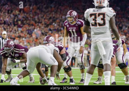 Dezember 2019, Houston, Texas, USA: Texas A&M Aggies Quarterback KELLEN MOND (11) bereit für den Texas Bowl zwischen den Texas A&M Aggies und den Oklahoma State Cowboys im NRG Stadium, Houston, Texas (Kreditbild: © Lynn Pennington/ZUMA Wire) Stockfoto