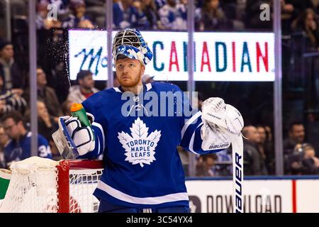 28. Dezember 2019: Der Torwart Frederik Andersen (31) der Toronto Maple Leafs spritzt während des Spiels zwischen den Toronto Maple Leafs und den New York Rangers in der Scotiabank Arena in Toronto, Ontario, Kanada Wasser in die Luft. Die New York Rangers besiegen die Toronto Maple Leafs 5-4 in Überstunden. Obligatorischer Kredit: Kostas Lymperopoulos/CSM (Kredit-Bild: &Copy; Kostas Lymperopoulos/CSM via ZUMA Wire) Stockfoto