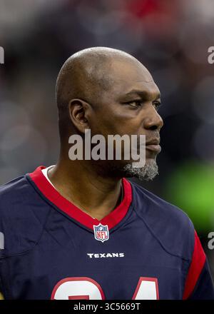 Januar 2020, Houston, Texas, USA: 4. Januar 2020: Houston Rockets Legend Hakeem Olajuwon vor dem Start des Wildcard-Spiels zwischen den Houston Texans und den Buffalo Bills im NRG Stadium in Houston, Texas. Maria Lysaker / ZUMA Press. (Bild: © Maria Lysaker/ZUMA Wire) Stockfoto