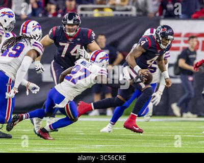 Januar 2020, Houston, Texas, USA: 4. Januar 2020: Buffalo Bills Cornerback Tre'Davious White (27) bekämpft Houston Texans Quarterback Deshaun Watson (4) während der Überstunden im Wildcard-Spiel im NRG Stadium in Houston, Texas. Maria Lysaker / ZUMA Press. (Bild: © Maria Lysaker/ZUMA Wire) Stockfoto