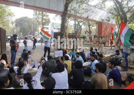 8. Januar 2020, Mumbai, INDIEN: 08. Januar 2020 - Mumbai, INDIEN..als Teil des Solidaritätsprotests der JNU; Studenten-Demonstranten versammeln sich auf dem Campus der Universität Mumbai als Teil der Occupy Mumbai University Movement, um gegen den Angriff auf die Studenten und die Fakultät der JNU zu protestieren. (Kreditbild: © Subhash Sharma/ZUMA Wire) Stockfoto