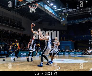10. Januar 2020, Moskau, Russland: Stefan Jovic, Nummer 24 von Khimki Moskau in Aktion während des Spiels der Turkish Airlines Euroleague Runde 18 der Saison 2019-2020 zwischen Khimki Moskau und Zenit Sankt Petersburg in der Mytischchi Arena in Moskau. Endpunktzahl: Zenit Sankt Petersburg 83:81 Khimki Moskau. (Credit Image: © Nicholas Müller/SOPA Images via ZUMA Wire) Stockfoto