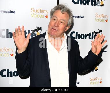 16. März 2015, London, Vereinigtes Königreich: Terry Jones bei den Chortle Comedy Awards in Jongleurs, Camden. Es wurde bekannt gegeben, dass Monty Python Star Terry Jones im Alter von 77 Jahren gestorben ist, Jones war eines der Mitglieder des beliebten Monty Python Teams, zusammen mit John Cleese, Eric Idle, Graham Chapman, Michael Palin und Terry Gilliam. Der Schauspieler, Autor und Regisseur litt seit vier Jahren an Demenz und war seit dem 1. April selten öffentlich zu sehen. Foto: 16. April 03/2015 (Credit Image: © Keith Mayhew/SOPA Images via ZUMA Wire) Stockfoto