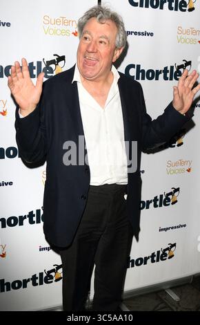 16. März 2015, London, Vereinigtes Königreich: Terry Jones bei den Chortle Comedy Awards in Jongleurs, Camden. Es wurde bekannt gegeben, dass Monty Python Star Terry Jones im Alter von 77 Jahren gestorben ist, Jones war eines der Mitglieder des beliebten Monty Python Teams, zusammen mit John Cleese, Eric Idle, Graham Chapman, Michael Palin und Terry Gilliam. Der Schauspieler, Autor und Regisseur litt seit vier Jahren an Demenz und war seit dem 1. April selten öffentlich zu sehen. Foto: 16. April 03/2015 (Credit Image: © Keith Mayhew/SOPA Images via ZUMA Wire) Stockfoto