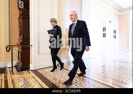 22. Januar 2020, Washington, District of Columbia, USA: US-Senator MITCH MCCONNELL (R-KY) geht zur Senatorenkammer für das Amtsenthebungsverfahren. (Bild: © Michael Brochstein/ZUMA Wire) Stockfoto