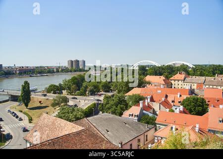 Blick auf das Kloster des heiligen Georg in Petrovaradin. Altstadt von Petrovaradin, Serbien Stockfoto