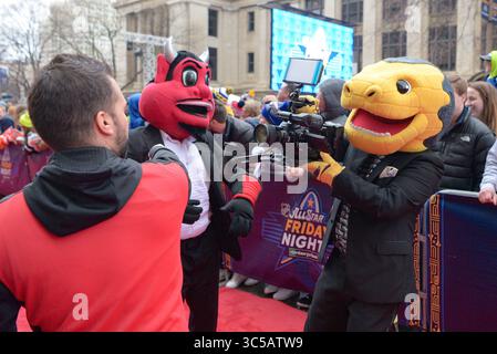 24. Januar 2020: Mascot Chance of the Vegas Golden Knights dreht die Kamera auf den Kameramann während des National Hockey League Red Carpet for the All Star Weekend im Enterprise Center in St. Louis City, MO Richard Ulreich/CSM (Credit Image: &Copy; Richard Ulreich/CSM via ZUMA Wire) Stockfoto