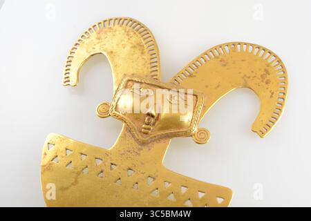 Antike präkolumbische Kunst: Goldpektoral aus Panama Stockfoto