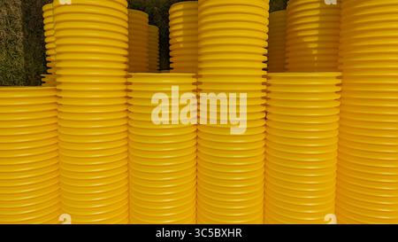 Großaufnahme von gewellten Kunststoffrohren mit Betonung von Textur, Wiederholung und moderner Konstruktionstechnologie Stockfoto
