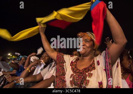 19. August 2017, Cali, Valle del Cauca, Kolumbien: Afro-kolumbianische Menschen tanzen, singen und genießen während eines Konzerts mit traditioneller Musik des kolumbianischen Pazifiks. Das Petronio Alvarez Festival isl widmet sich der Kultur, Folklore und Afro-Nachkommen des kolumbianischen Pazifiks und denjenigen, die direkt damit in Verbindung stehen: Musik, Tänze, Kunsthandwerk, Essen usw. Sie findet im August in Cali, Kolumbien, statt. (Kreditbild: © Daniel Romero/Vwpics/VW Pics via ZUMA Wire) Stockfoto