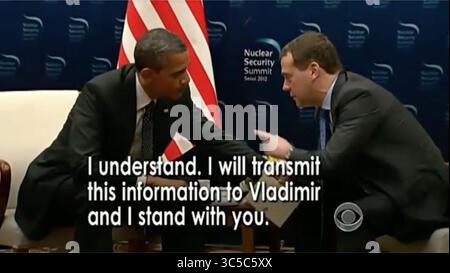 27. Januar 2020, Washington, District of Columbia, USA: In diesem Bild vom US-Senatsfernsehen spricht US-Präsident Barack Obama mit Premierminister Dmitry Medwedew von Russland in dieser Grafik, die Eric Herschmann, Anwalt des Präsidenten, verwendet hat, während er seine Präsentation während des Amtsenthebungsverfahrens gegen US-Präsident Donald J. Trump im US-Senat im US-Kapitol in Washington, DC am Montag, 27. Januar 2020 hält. © Consolidated News Fotos/CNP via ZUMA Wire) Stockfoto