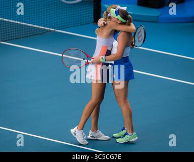29. Januar 2020, Melbourne, AUSTRALIEN: Timea Babos aus Ungarn und Kristina Mladenovic aus Frankreich spielen Doppel beim Australian Open Grand Slam Tennis Turnier 2020 (Foto: © AFP7 Via ZUMA Wire) Stockfoto