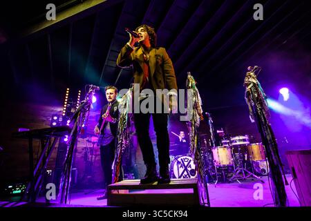 29. Januar 2020, Austin, Texas, USA: Die Indie Rock-Gruppe, amerikanische Autoren, tritt am 29. Januar 2020 (29.01.20) vor einer überfüllten Menschenmenge im Historic Scoot Inn in Austin, Texas auf. Foto von ZAC BARNETT. (Bild: © Michael Mullenix/ZUMA Wire) Stockfoto