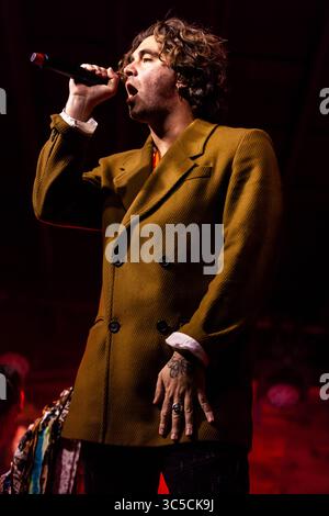 29. Januar 2020, Austin, Texas, USA: Die Indie Rock-Gruppe, amerikanische Autoren, tritt am 29. Januar 2020 (29.01.20) vor einer überfüllten Menschenmenge im Historic Scoot Inn in Austin, Texas auf. Foto von ZAC BARNETT. (Bild: © Michael Mullenix/ZUMA Wire) Stockfoto