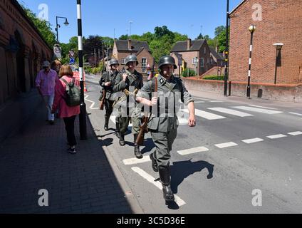 Reenactors tragen Waffen-SS Uniform UK 27. Mai 2023. Der 2. Weltkrieg In Ironbridge. Großbritannien, Großbritannien Stockfoto