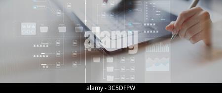 Projektmanagement und Workflow-Optimierung auf einem breiten Banner, Geschäfts- und Technologiekonzept. Stockfoto