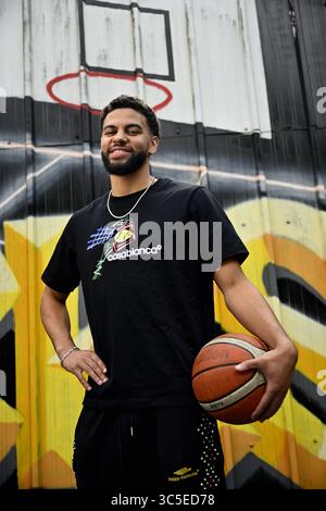 Ans, Belgien. 30. Juli 2025. Ajay Mitchell posiert für den Fotografen während einer Pressekonferenz zum NBA US Basketball Wettbewerb am Mittwoch, den 30. Juli 2025 in ans. Oklahoma City Thunder mit dem belgischen Point Guard Mitchell gewann die Liga. BELGA PHOTO ERIC LALMAND Credit: Belga News Agency/Alamy Live News Stockfoto