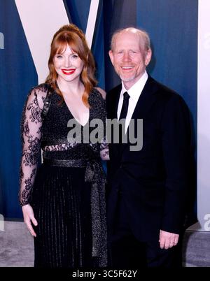 Februar 2020, Beverly Hills, CA, USA: BEVERLY HILLS, KALIFORNIEN – 9. FEBRUAR: Bryce Dallas Howard und Ron Howard nehmen am 9. Februar 2020 an der Vanity Fair Oscar Party 2020 im Wallis Annenberg Center for the Performing Arts in Beverly Hills Teil. Foto: Crash/imageSPACE (Foto: © Imagespace via ZUMA Wire) Stockfoto