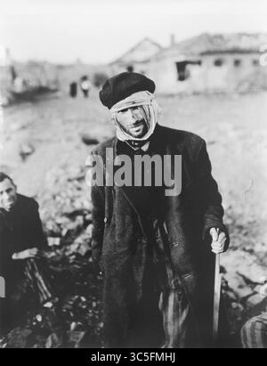 16. Januar 2020, Deutschland: Verletzte russische Gefangene im Deutschen Sklavenarbeitslager zur Zeit der Befreiung durch die US-Armee, Nordhausen, Deutschland, Foto von Roberts für das US-Army Signal Corps, April 1945 (Credit Image: © JT Vintage/Glasshouse Via ZUMA Wire) Stockfoto