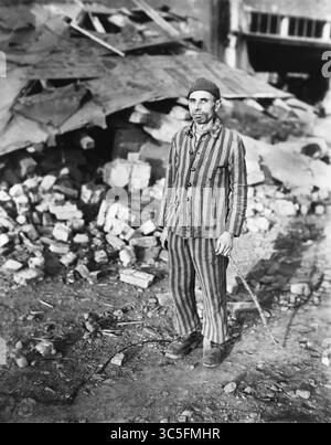 16. Januar 2020, Deutschland: Gefangener im deutschen Sklavenarbeitslager zur Zeit der Befreiung durch die US-Armee, Nordhausen, Deutschland, Foto von Roberts für das US-Army Signal Corps, April 1945 (Foto: © JT Vintage/Glasshouse Via ZUMA Wire) Stockfoto