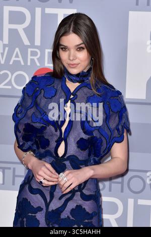 18. Februar 2020, London, Vereinigtes Königreich Großbritannien und Nordirland: Hailee Steinfeld kommt am 18. Februar 2020 bei den BRIT Awards 2020 in der O2 Arena in London, England (Credit Image: © Famous/Ace Pictures via ZUMA Press) Stockfoto