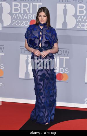 18. Februar 2020, London, Vereinigtes Königreich Großbritannien und Nordirland: Hailee Steinfeld kommt am 18. Februar 2020 bei den BRIT Awards 2020 in der O2 Arena in London, England (Credit Image: © Famous/Ace Pictures via ZUMA Press) Stockfoto