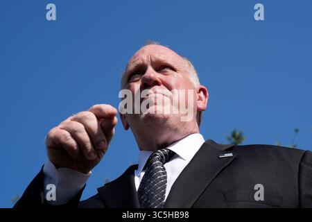 Washington, Usa. 30. Juli 2025. Am 30. Juli 2025 spricht Tom Homan mit Reportern vor dem Weißen Haus in Washington. Foto: Yuri Gripas/ABACAPRESS.COM Credit: Abaca Press/Alamy Live News Stockfoto