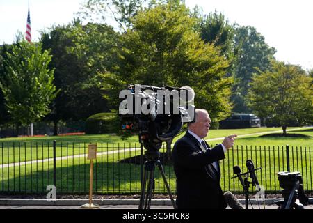 Washington, USA. 30. Juli 2025. Am 30. Juli 2025 spricht Tom Homan mit Reportern vor dem Weißen Haus in Washington. Foto: Yuri Gripas/Pool/SIPA USA Credit: SIPA USA/Alamy Live News Stockfoto
