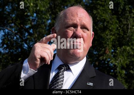 Washington, Usa. 30. Juli 2025. Am 30. Juli 2025 spricht Tom Homan mit Reportern vor dem Weißen Haus in Washington. Foto: Yuri Gripas/ABACAPRESS.COM Credit: Abaca Press/Alamy Live News Stockfoto