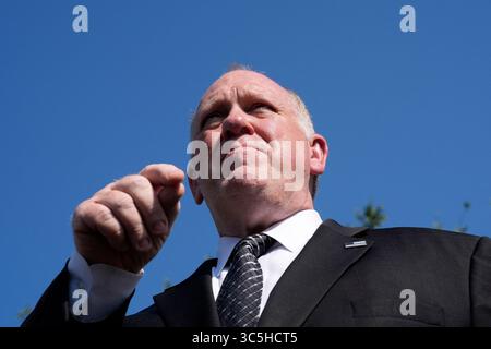 Washington, Usa. 30. Juli 2025. Am 30. Juli 2025 spricht Tom Homan mit Reportern vor dem Weißen Haus in Washington. Foto: Yuri Gripas/ABACAPRESS.COM Credit: Abaca Press/Alamy Live News Stockfoto
