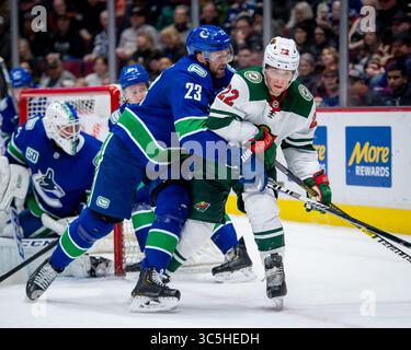 19. Februar 2020: Alexander Edler (23) kollidiert mit Kevin Fiala (22) während des NHL-Spiels zwischen den Minnesota Wild und den Vancouver Canucks in der Rogers Arena in Vancouver, Kanada. Dom Gagne/CSM(Kreditbild: &Copy; Dom Gagne/CSM via ZUMA Wire) Stockfoto