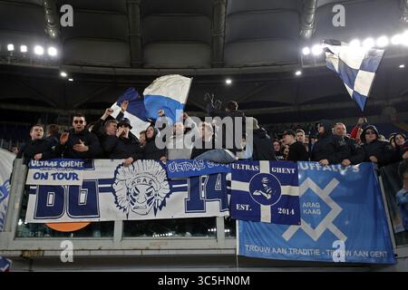 KAA Gent-Fans beim Spiel der UEFA Europa League zwischen Roma und Gent im Stadio Olimpico, Rom, Italien am 20. Februar 2020. (Foto: UKSP/Espa-images)(Credit Image: &Copy; ESPA Photo Agency/CSM via ZUMA Wire) Stockfoto